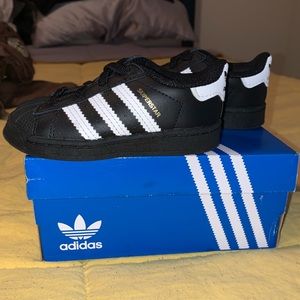 Adidas Sneakers
